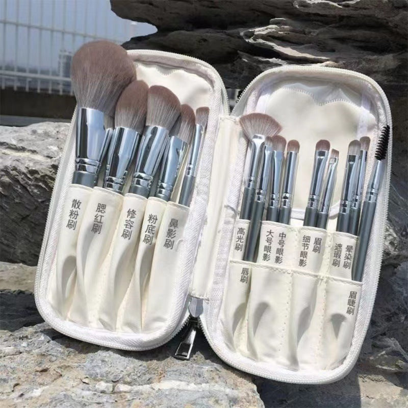 First-time beginner makeup brush suit powder brush eye shadow brush blush brush Cangzhou full set of beauty brush super soft