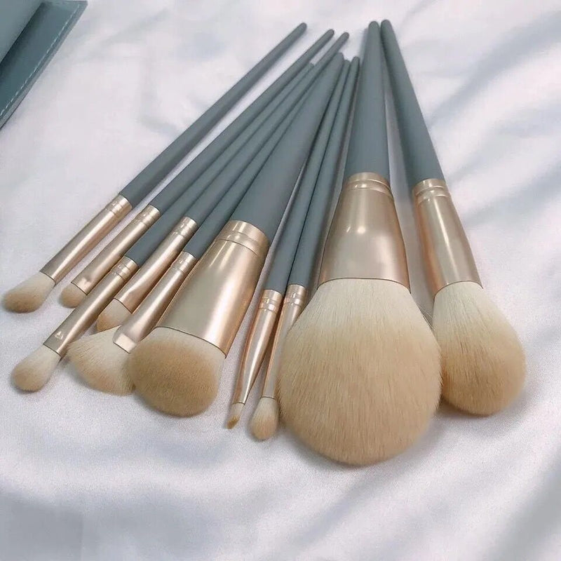 First-time beginner makeup brush suit powder brush eye shadow brush blush brush Cangzhou full set of beauty brush super soft