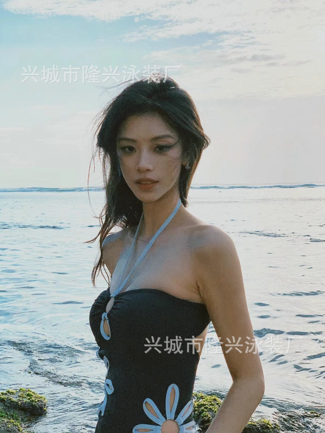 Wholesale European and American design new swimsuit women's sexy hollow simple wind neck one-piece swimsuit fashion beach vacation