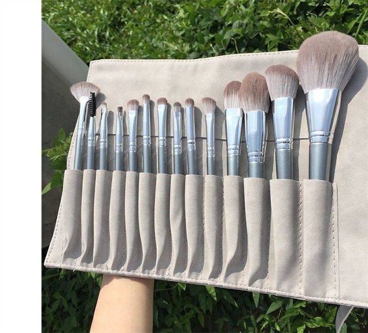 First-time beginner makeup brush suit powder brush eye shadow brush blush brush Cangzhou full set of beauty brush super soft