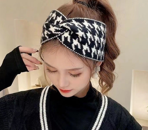 Fox Ear Hat and Scarf All-In-One Hat for Women in Winter, Cute Plush Fleece-Lined, Thickeneded and Warm, Two-Piece Set with Scarf