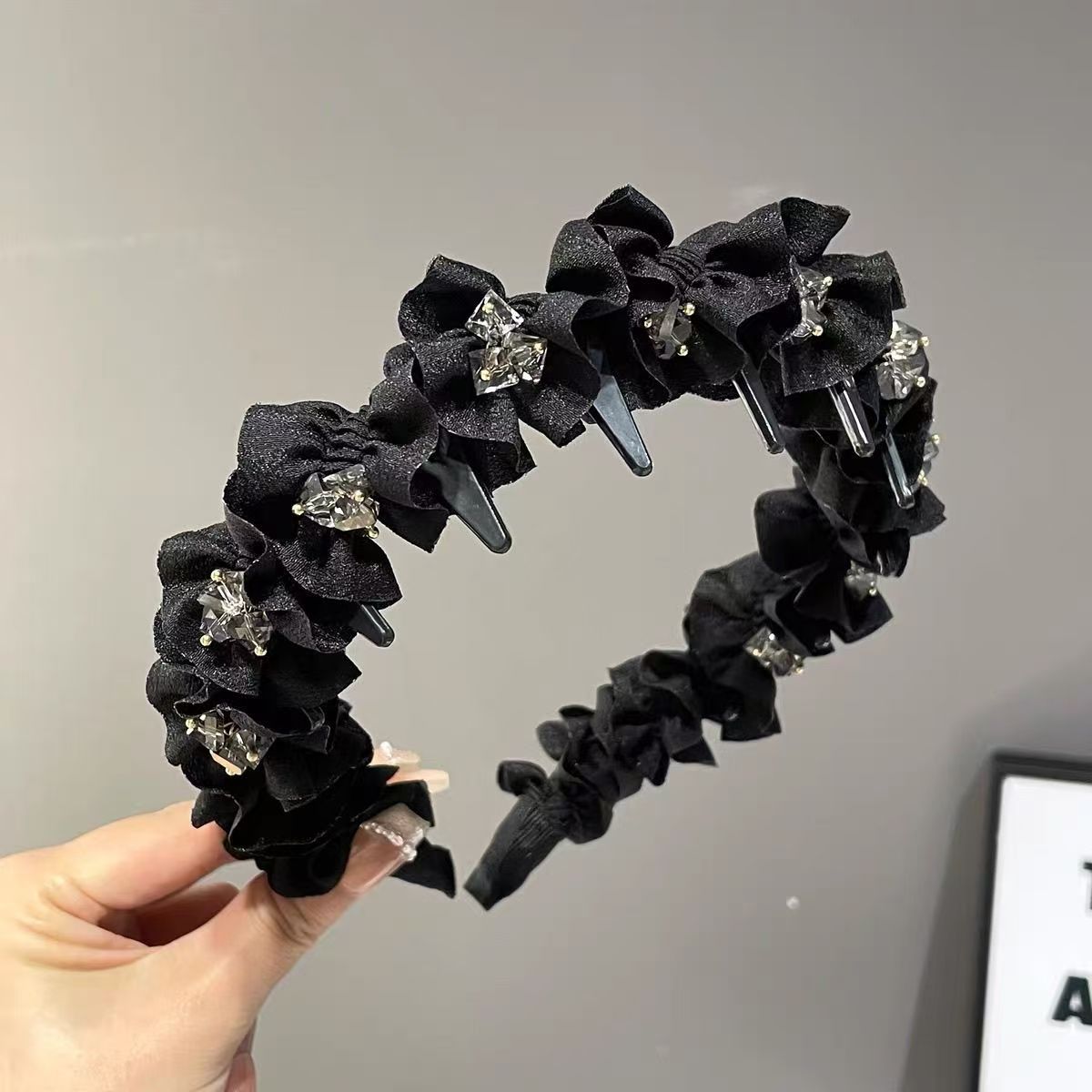 High-End Rhinestone Headband for Women with Wavy Hair 2025 New Style High-Cranium Headband for Going Out with Toothed Anti-Slip Hairpin